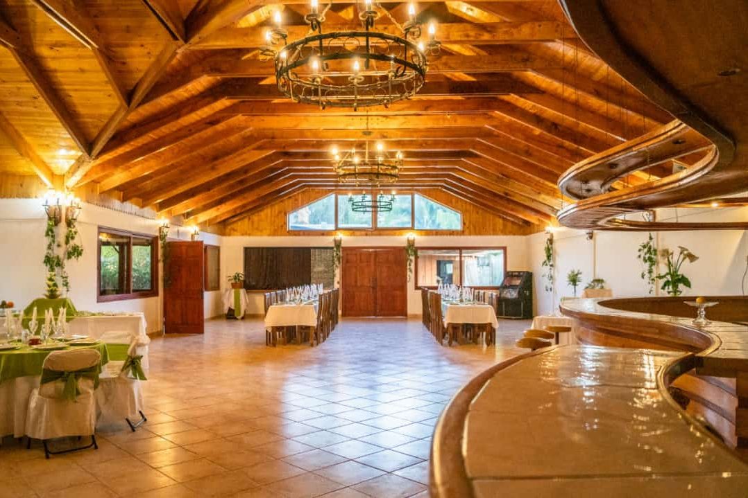 Salón de eventos de Riojana con techo de madera